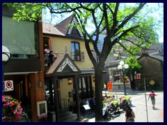 Yorkville Ave bus tour 105